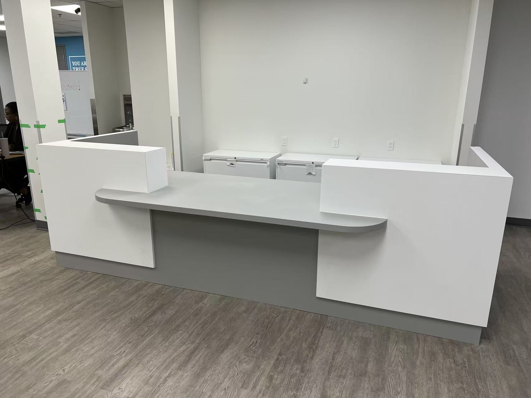 Commercial reception desk